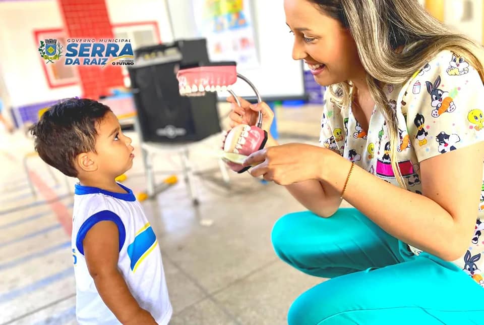 Creche Municipal de Dona Inês realizando atividade lúdica com as crianças através da ação “Hora da escovação”